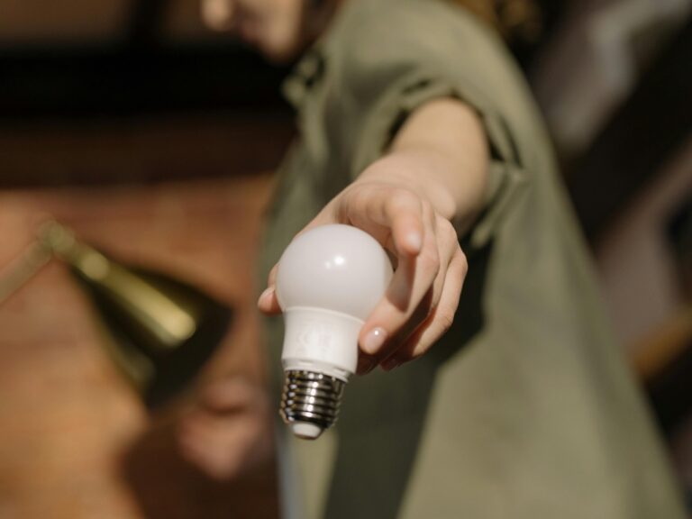 7 Tips for Reducing Energy Consumption in Tiny Homes: Lower Your Footprint