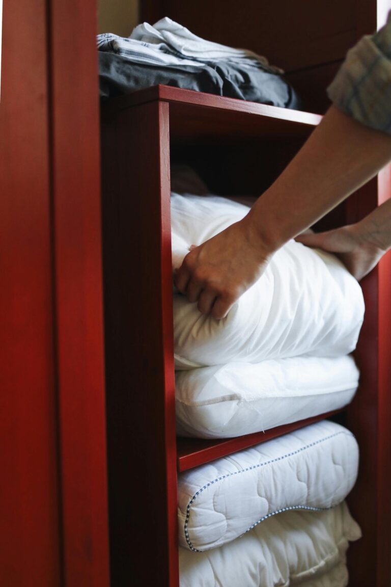 8 Best Flexible Storage Solutions for Tiny Rooms: Maximize Every Inch