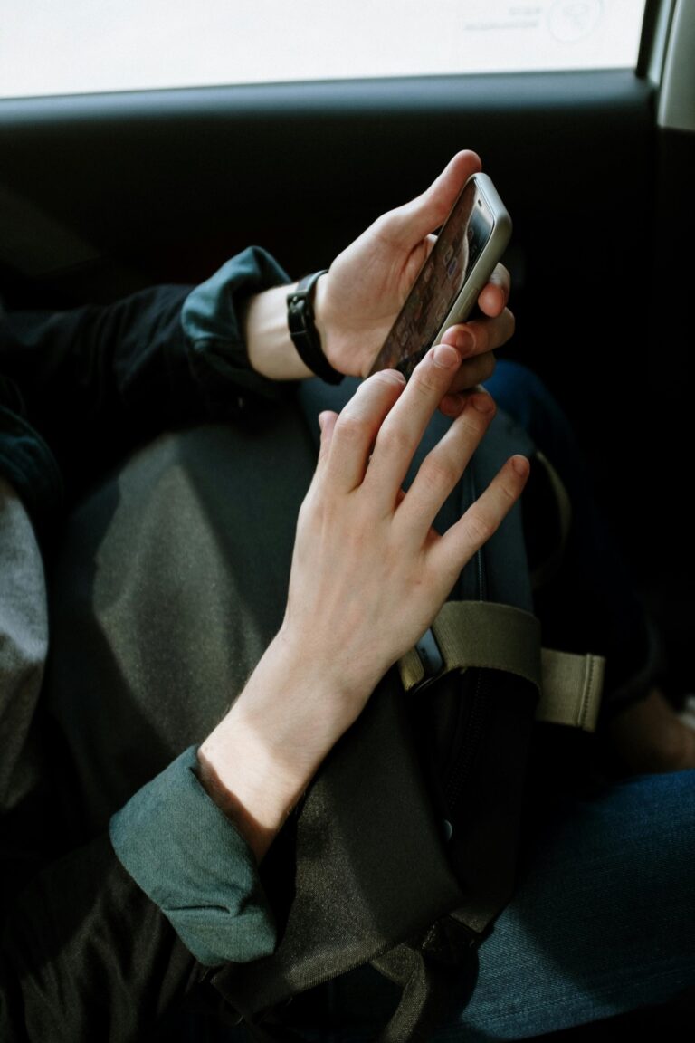 7 Best Apps for Finding Cell Service While Traveling: Never Lose Signal Again
