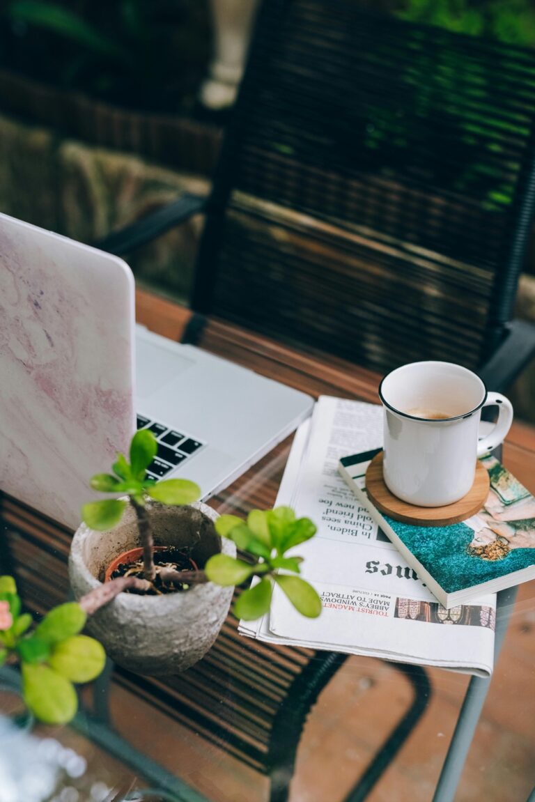 7 Ideas for Creating Multifunctional Outdoor Workspaces That Boost Productivity