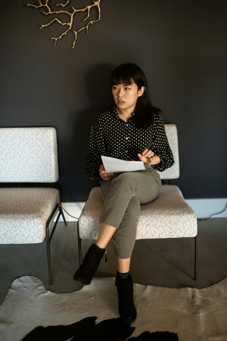 7 Tips for Organizing Virtual Meetings in Tiny Spaces That Maximize Every Inch