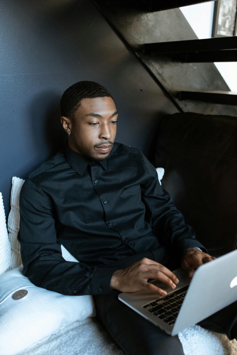 7 Solutions for Working Online in Small Spaces That Maximize Every Inch