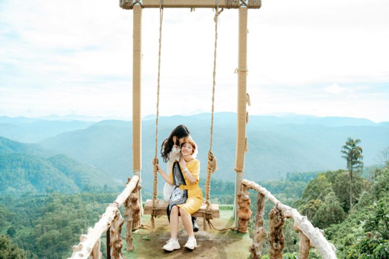 7 Ways to Build Trust Among Traveling Families That Strengthen Bonds