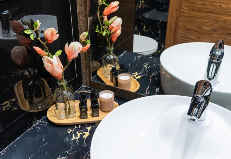 5 Best Bathroom Lighting Solutions For Small Spaces That Feel Surprisingly Spacious