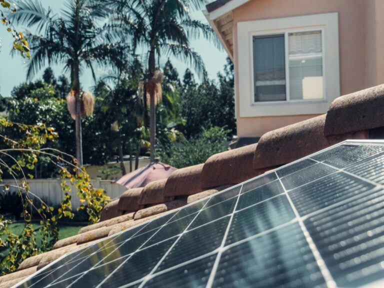 7 Ways to Balance Propane and Solar in Tiny Homes: Power Off-Grid Freedom