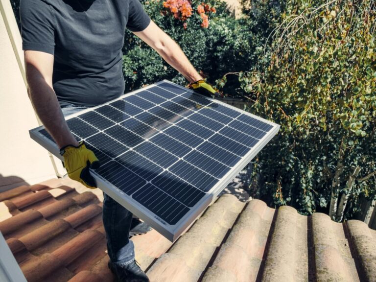 7 Best Hybrid Energy Systems for Tiny Houses That Enable Off-Grid Freedom