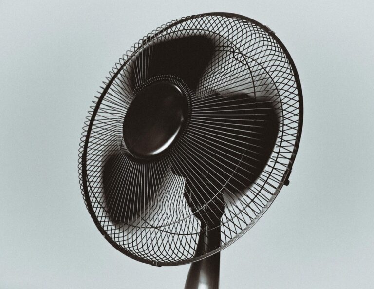 7 Tips for Effective Bathroom Fan Use in Tiny Homes That Prevent Costly Damage