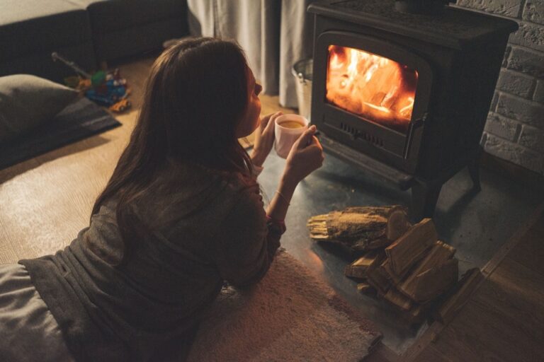 5 Seasonal Tips for Humidity Control in Small Spaces That Maximize Comfort