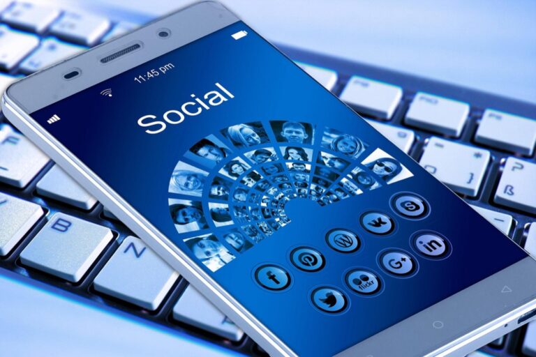 7 Ways to Integrate Solar-Powered Internet Solutions That Enable Location Freedom