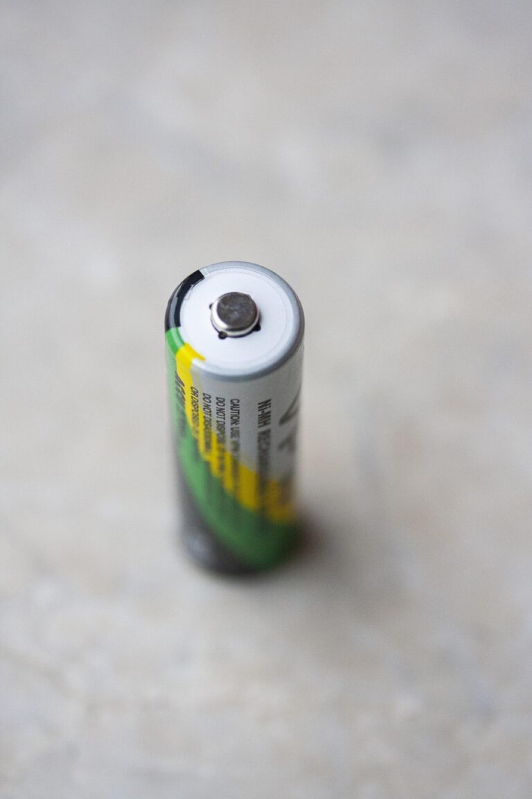 7 Ways to Maximize Battery Life in Small Spaces That Cut Energy Costs