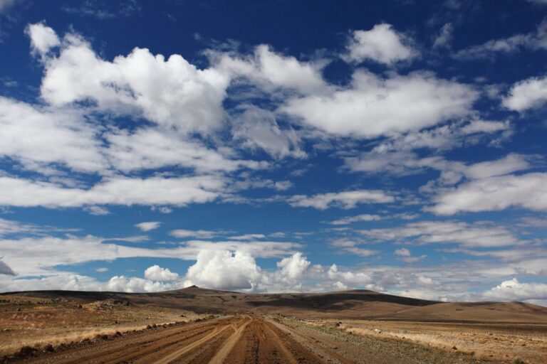 7 Tips for Planning Road Trips with Overnight Stops That Maximize Adventure
