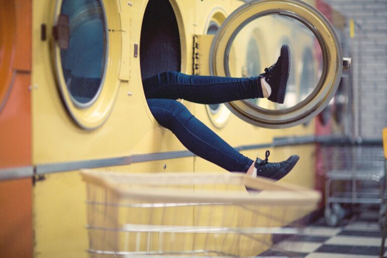 7 Essential Laundromat Etiquette Tips for RV Owners That Nomads Swear By