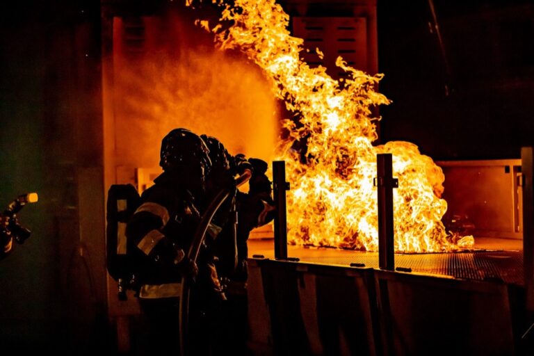 7 Emergency Heat Management Strategies for Nomadic Living That Save Lives