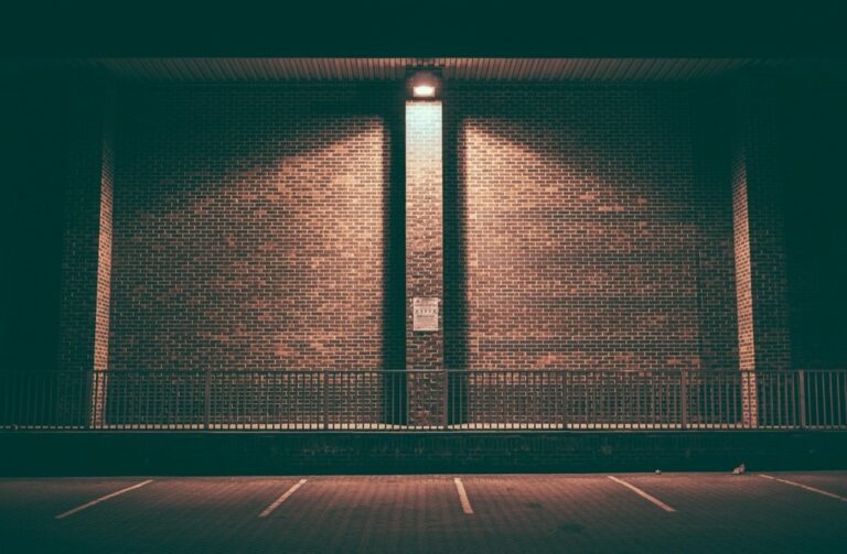 7 Ways to Find Free Parking in Urban Areas That Save Money Daily