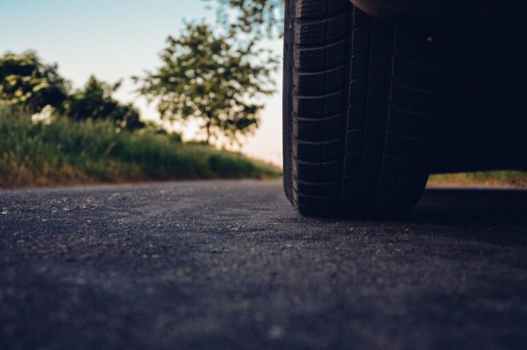 7 Tips for Protecting Your Car Paint While Traveling That Save Money