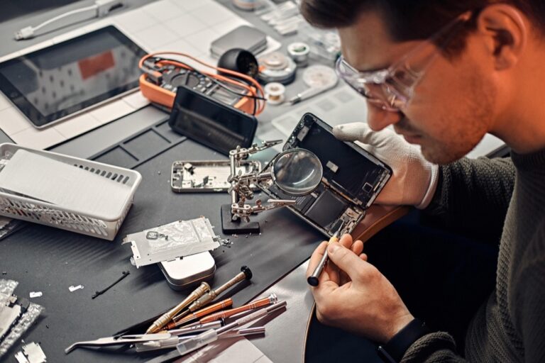 5 Ways to Build Rapport With Your Mobile Repair Technician That Save Money