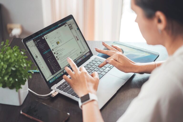 7 Emergency Communication Strategies for Tiny Home Dwellers That Enable Location Freedom