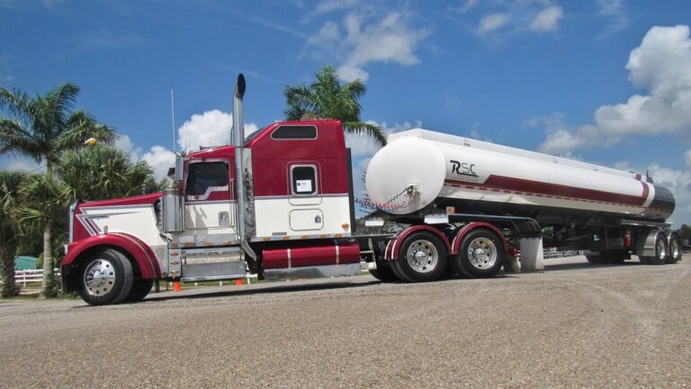7 Ways to Fuel a Big Rig Without Stress That Save Time Daily