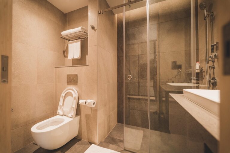 7 Strategies to Reduce Bathroom Wait Times That Maximize Flow