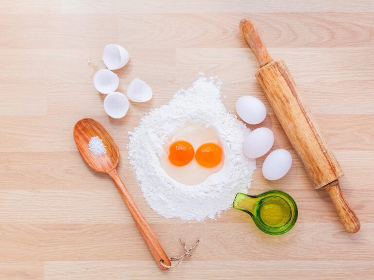 7 Minimal Ingredient Recipes for Tiny Kitchens That Maximize Every Inch