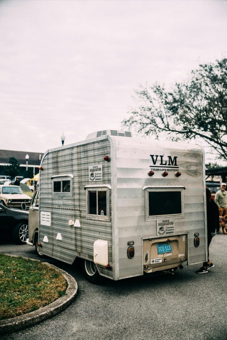 7 Ways Tiny Home Living Differs: Urban vs Rural That Enable Location Freedom