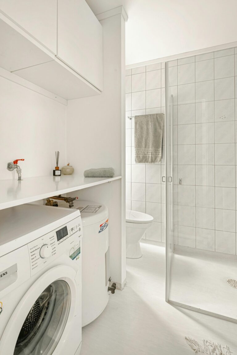 7 Mobile Shower Design Ideas for Small Bathrooms That Maximize Every Inch