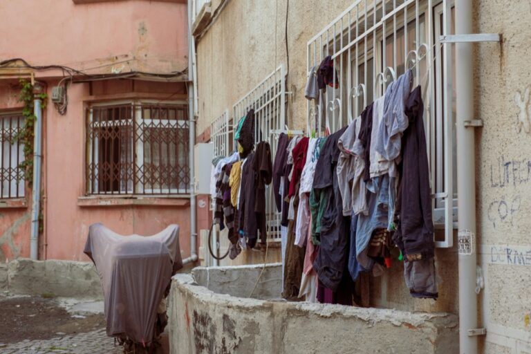 7 Effective Laundry Solutions for Wet Weather That Save Energy