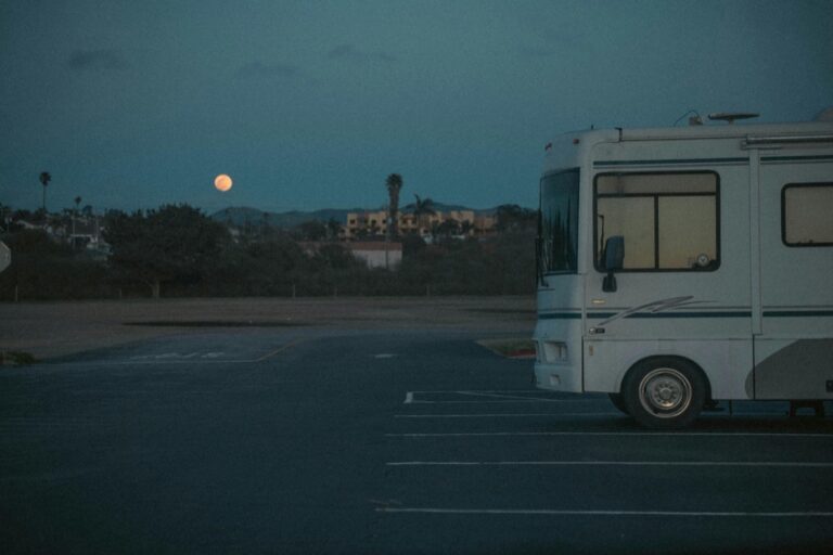 7 Essential Apps for Finding Urban Campgrounds That Nomads Swear By