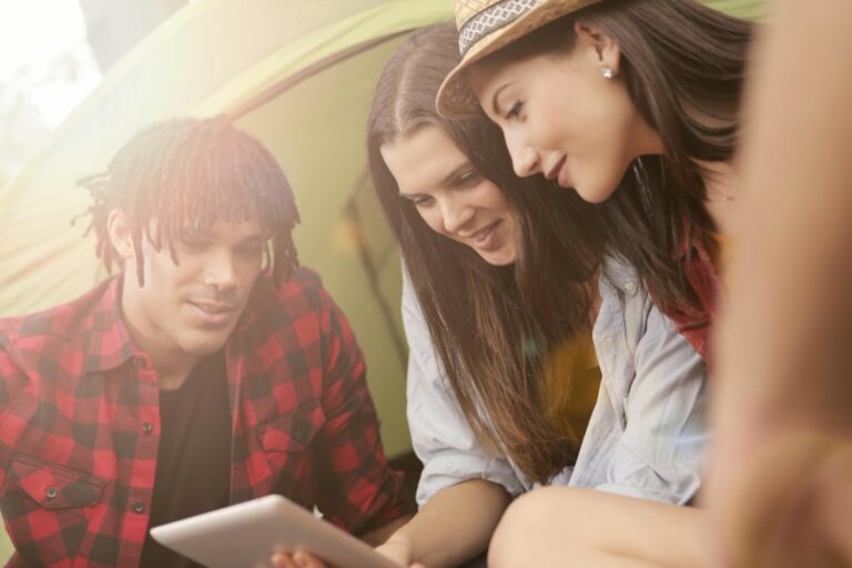 7 Strategies for Meeting Fellow Campers at Campgrounds That Build Lasting Bonds