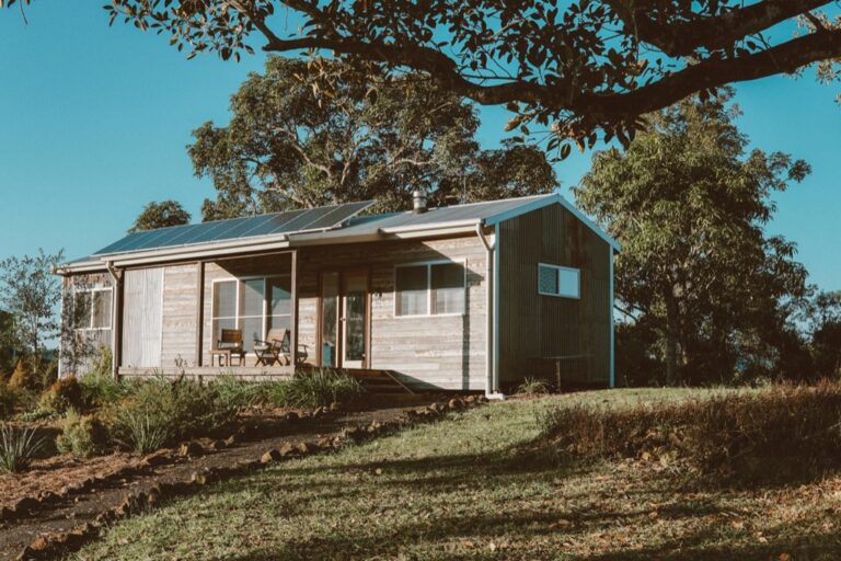 7 Renewable Energy Strategies for Tiny Homes That Support Self-Reliance