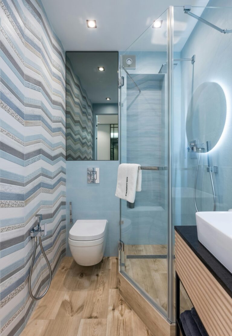 7 Best Multi-Use Fixtures for Tiny House Bathrooms That Maximize Every Inch