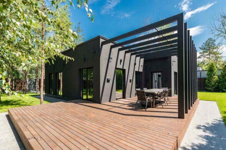 7 Space-Saving Ideas for Outdoor Dining in Tiny Homes That Maximize Every Inch