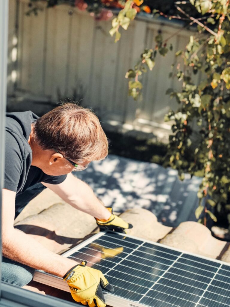 7 Hybrid Energy Solutions for Compact Living Spaces That Support Self-Reliance
