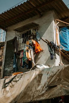6 Best Waterproof Tarps For Covering Roof Leaks In Apartments Renters Trust