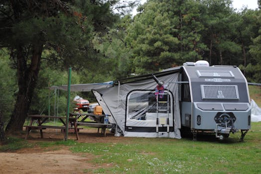 7 Best Travel Apps For Finding Campgrounds That Nomads Swear By