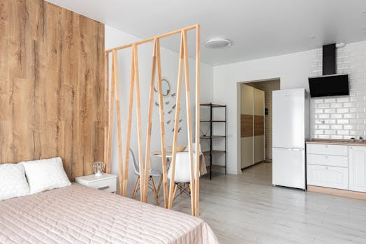5 Best Portable Partitions For Tiny House Layouts To Feel More Spacious